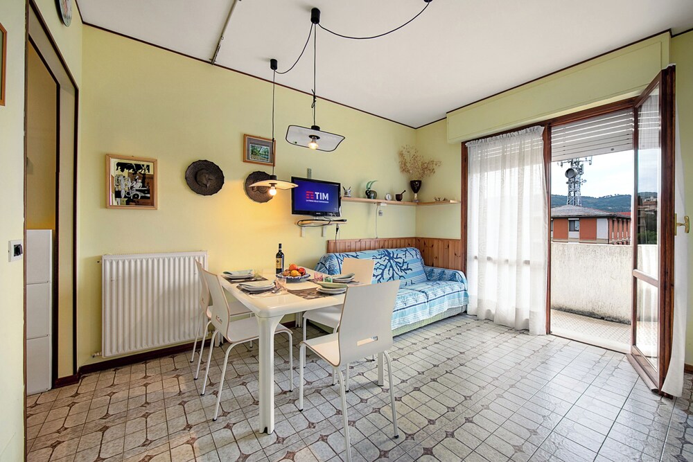 Edera With Balcony Few Steps From Sea Happy Rentals — 4-Star Luxury Hotel in San Bartolomeo Al Mare, Italy