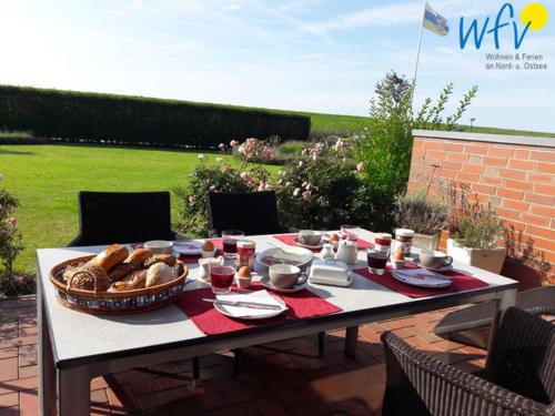 Haus Ebbe und Flut A Ferienwohnung Deichläufer — 4-Star Luxury Hotel in Juist, Germany