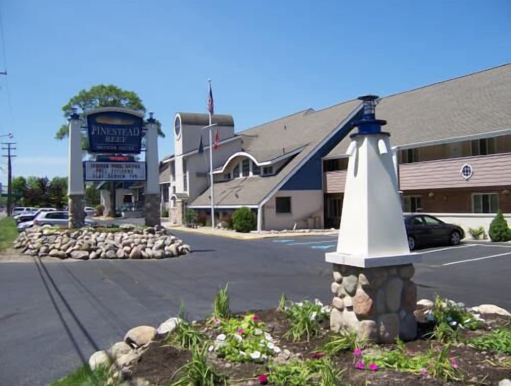 Pinestead Reef Resort — 4-Star Luxury Hotel in Traverse City, United States