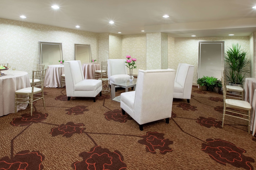 Hilton Garden Inn Pittsburgh University Place - photo 37