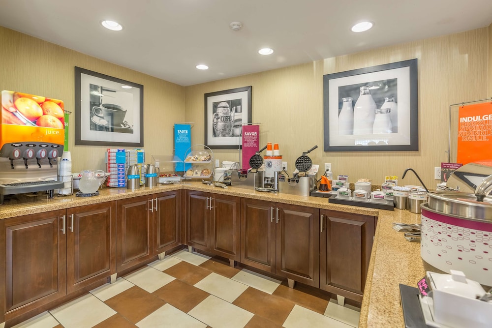 Hampton Inn Owensboro South - photo 35