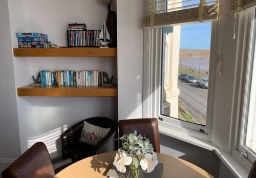 Apartment 14 The Moorings Beachfront & panoramic sea views