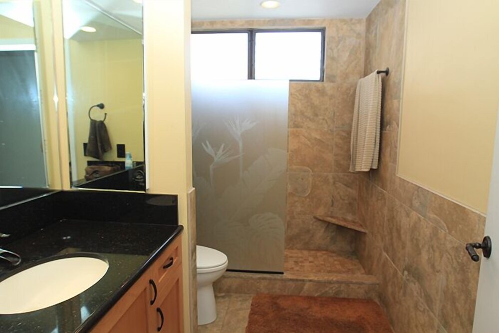 Kailua Bay Resort 3301 Two Bedroom Condo - photo 24