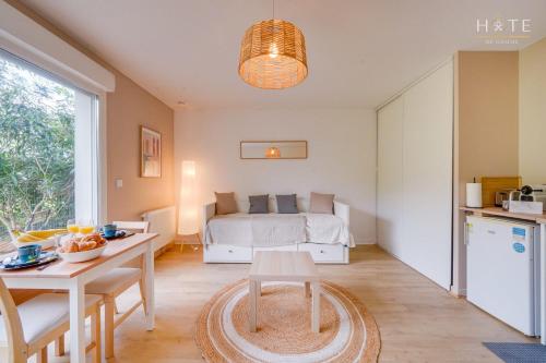 Studio Central Proximite Immediate Aeroport in Merignac, France