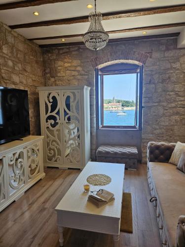 Luxury Seafront Suite Fabri — Vis — photo 2