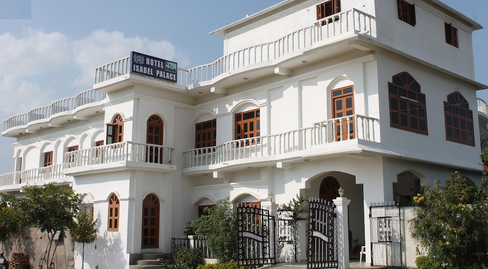 Hotel Isabel Palace in Rajnagar, India