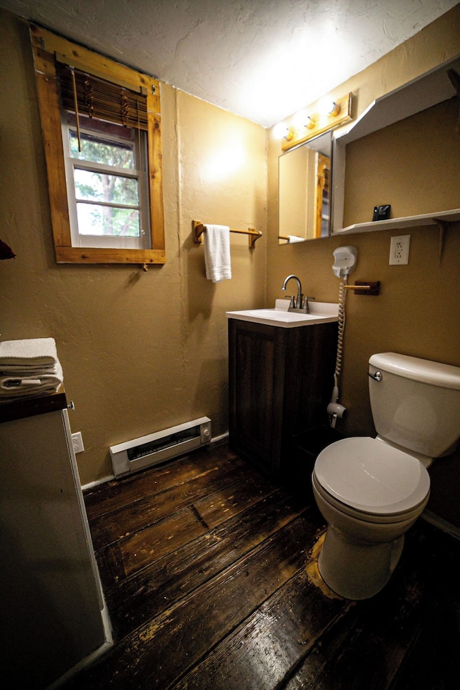 Chinook Winds Motel - photo 119