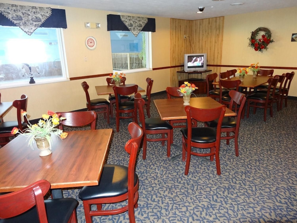 Fairgrounds Inn - photo 28
