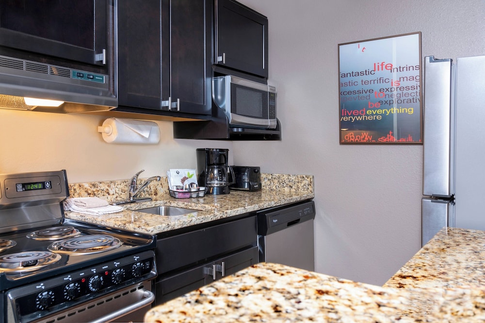 Towneplace Suites by Marriott East Lansing - photo 10