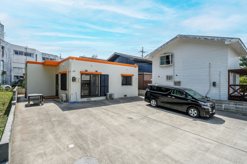 Orange Line - carbon neutral hotel in Okinawa