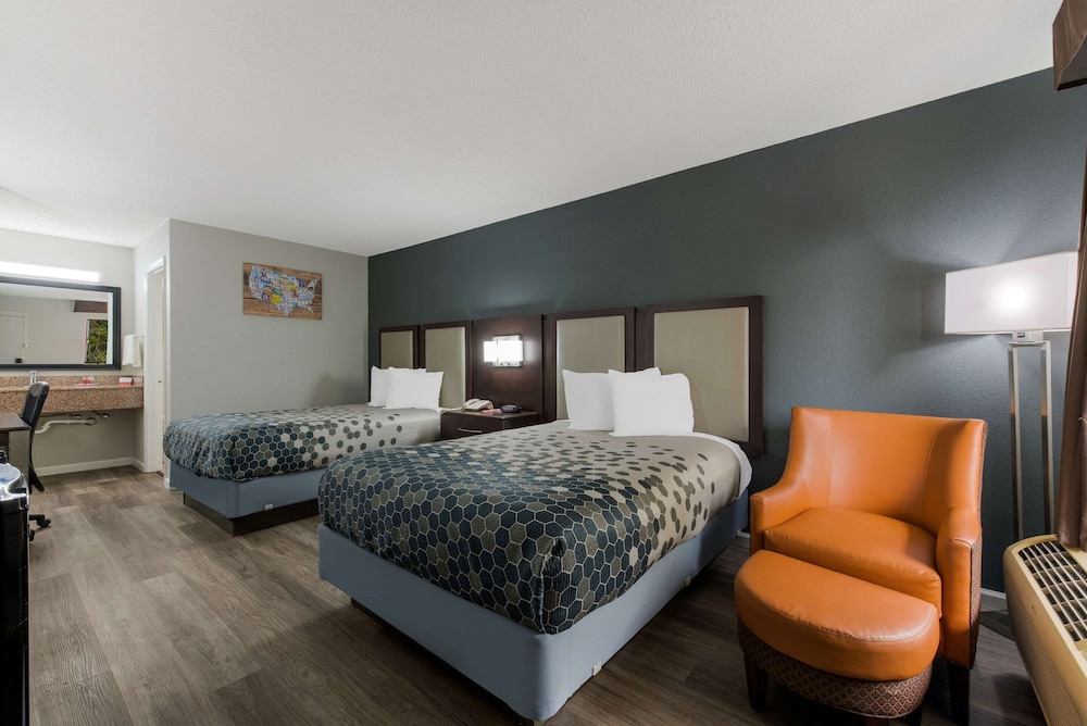 Econo Lodge Cheraw Market Street - photo 24