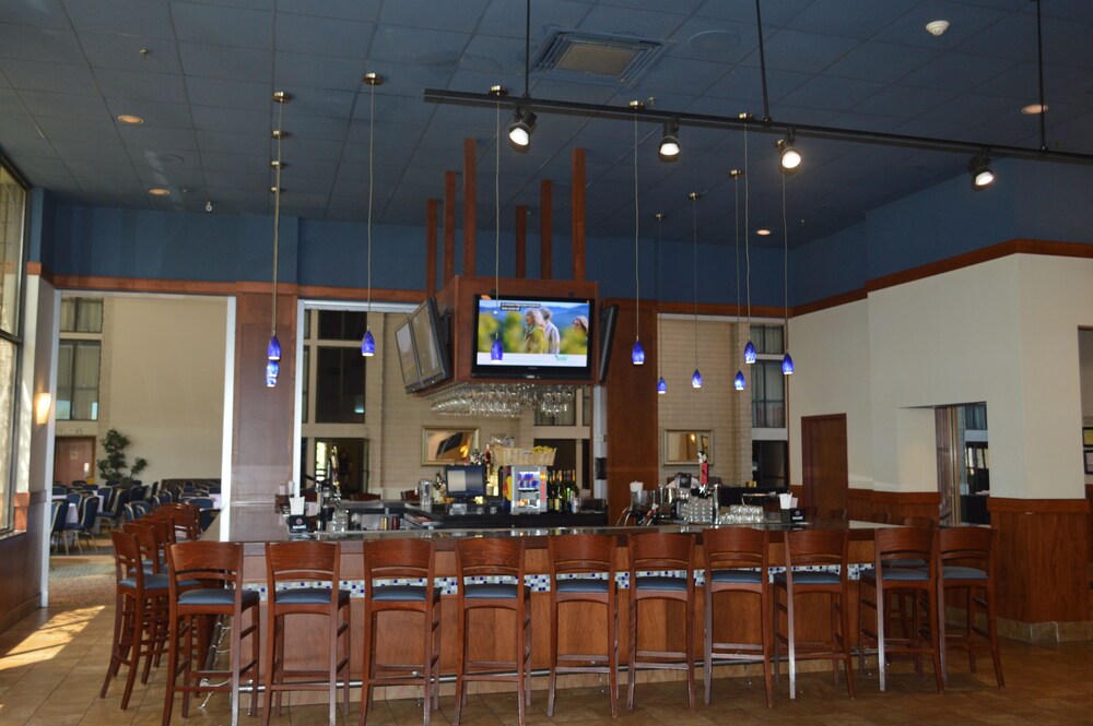 North Baltimore Plaza Hotel - photo 42