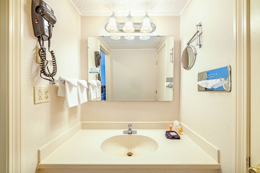 Town and Country Inn & Resort - photo 20