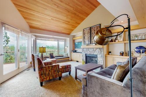 River Edge Retreat — 4-Star Luxury Hotel in Redmond, United States