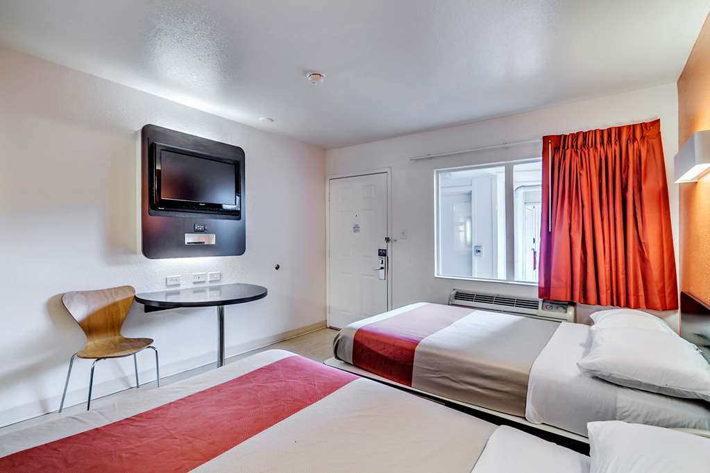 Motel 6 Linthicum Heights MD BWI Airport - photo 13