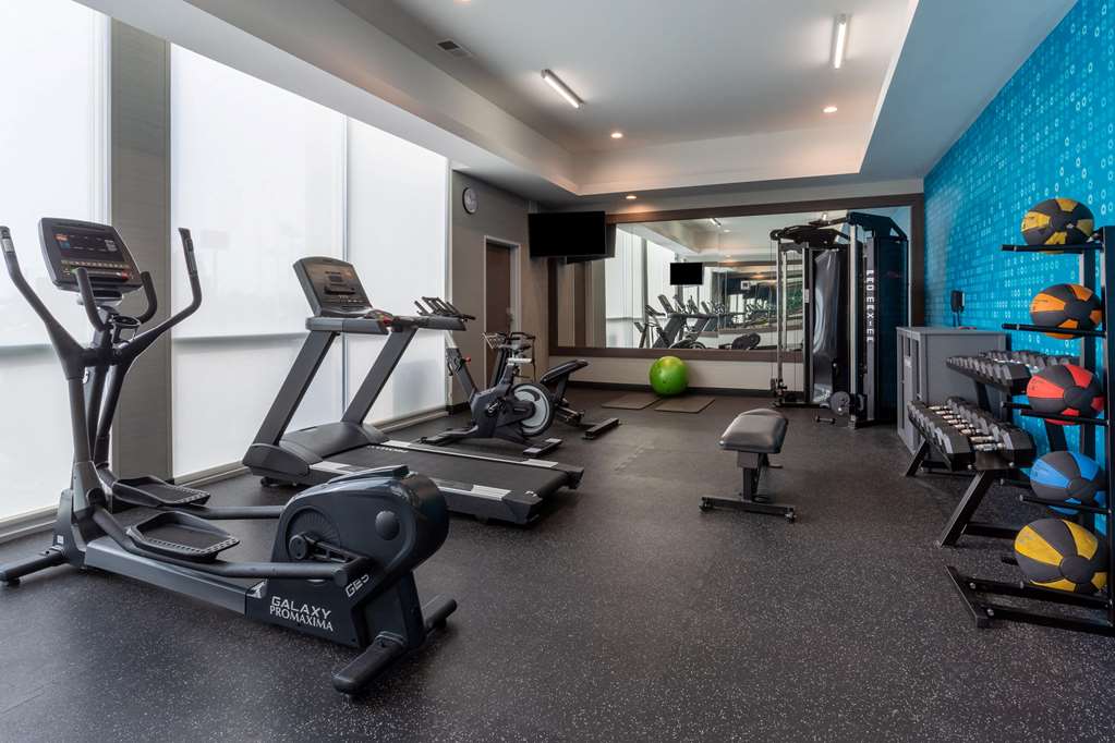 La Quinta Inn & Suites by Wyndham Shorewood - photo 10