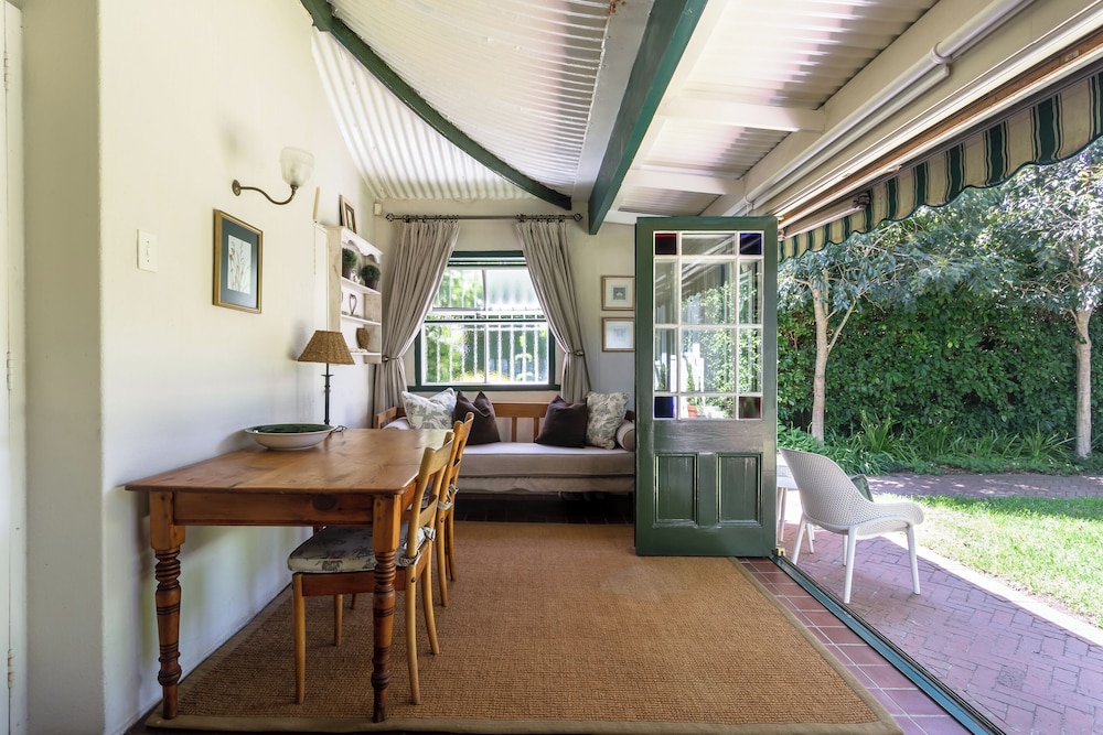 Sandown Lodge