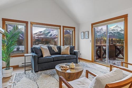 Rooftop Hot tub Spacious Pet Friendly Incredible Views Gym — 4-Star Luxury Hotel in Canmore, Canada