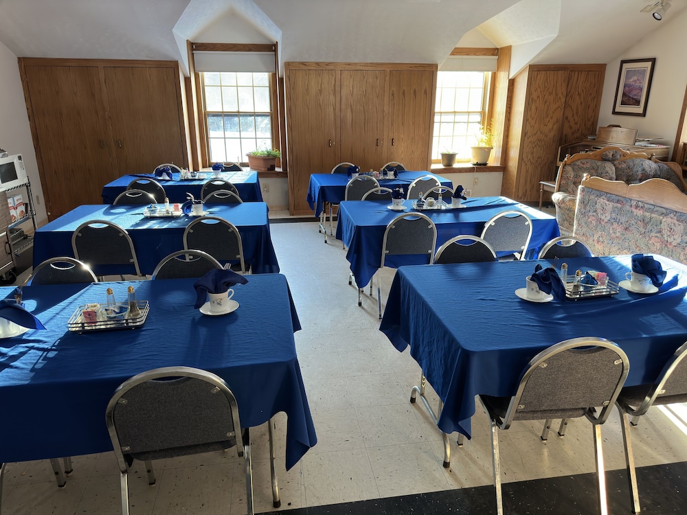7 Gables Inn & Suites - photo 51