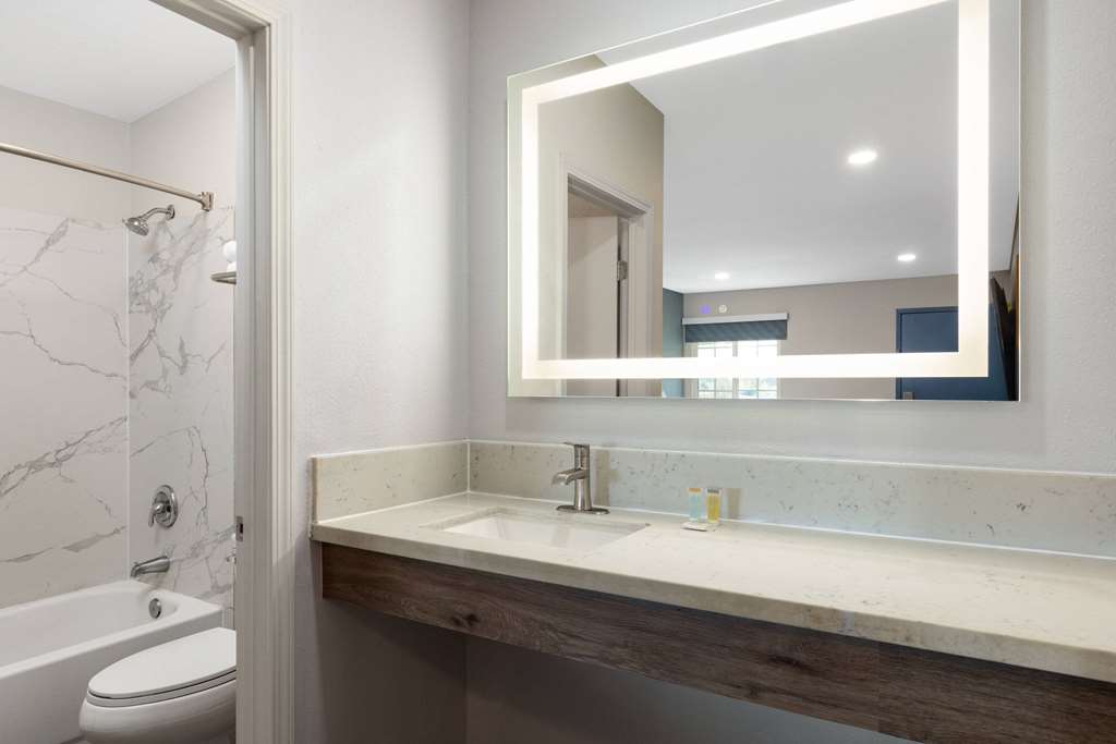 Days Inn by Wyndham Bakersfield - photo 25