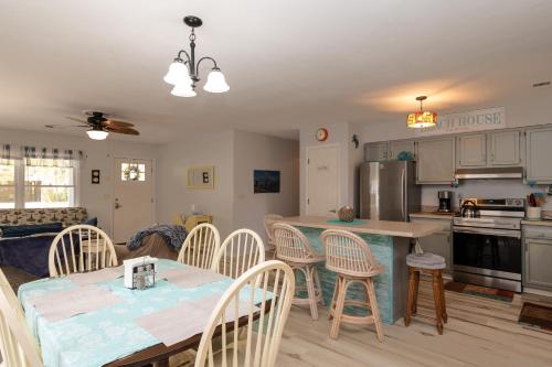 Blu By U by Oak Island Accommodations - photo 25