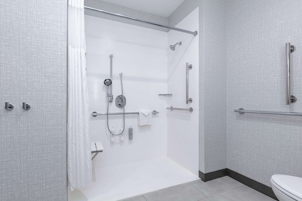 Hampton Inn & Suites by Hilton Shenandoah The Woodlands - photo 16