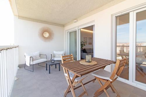 Global Properties Increible apartamento con vistas al mar Canet d'en Berenguer — 4-Star Luxury Hotel in Canet D'en Berenguer, Spain