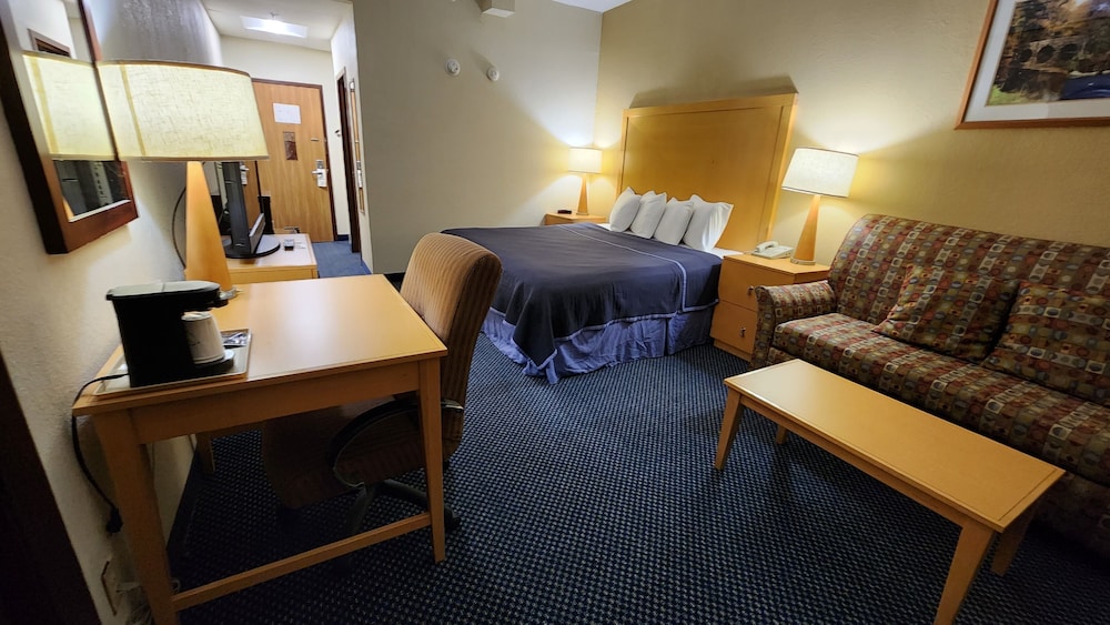 Katahdin Inn & Suites - photo 20