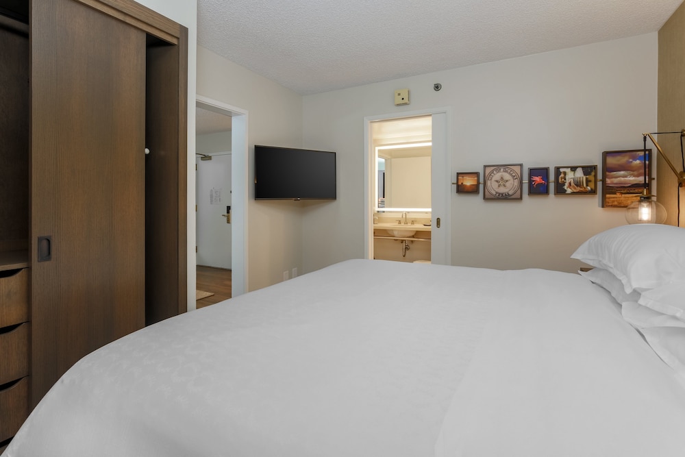 Sheraton Suites Market Center Dallas - photo 5