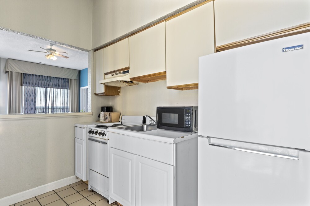 Ocean Crest Inn and Suites - photo 44