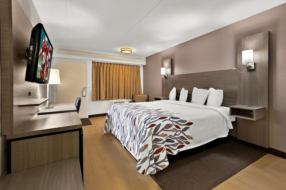 Red Roof Inn Cleveland Westlake - photo 19