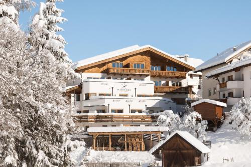 Hotel Garni Hubertushof - carbon neutral hotel in Fiss