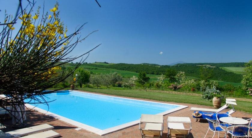 Agriturismo Il Casalone — 4-Star Luxury Hotel in Montepulciano, Italy