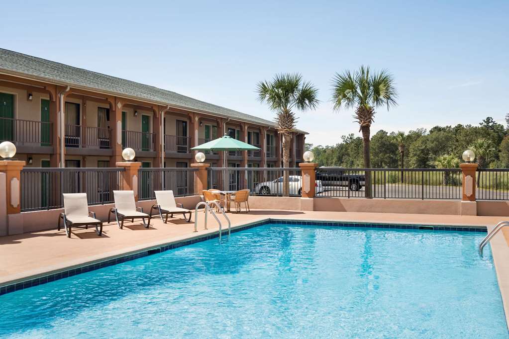 Days Inn by Wyndham Hardeeville I 95 State Line - photo 11