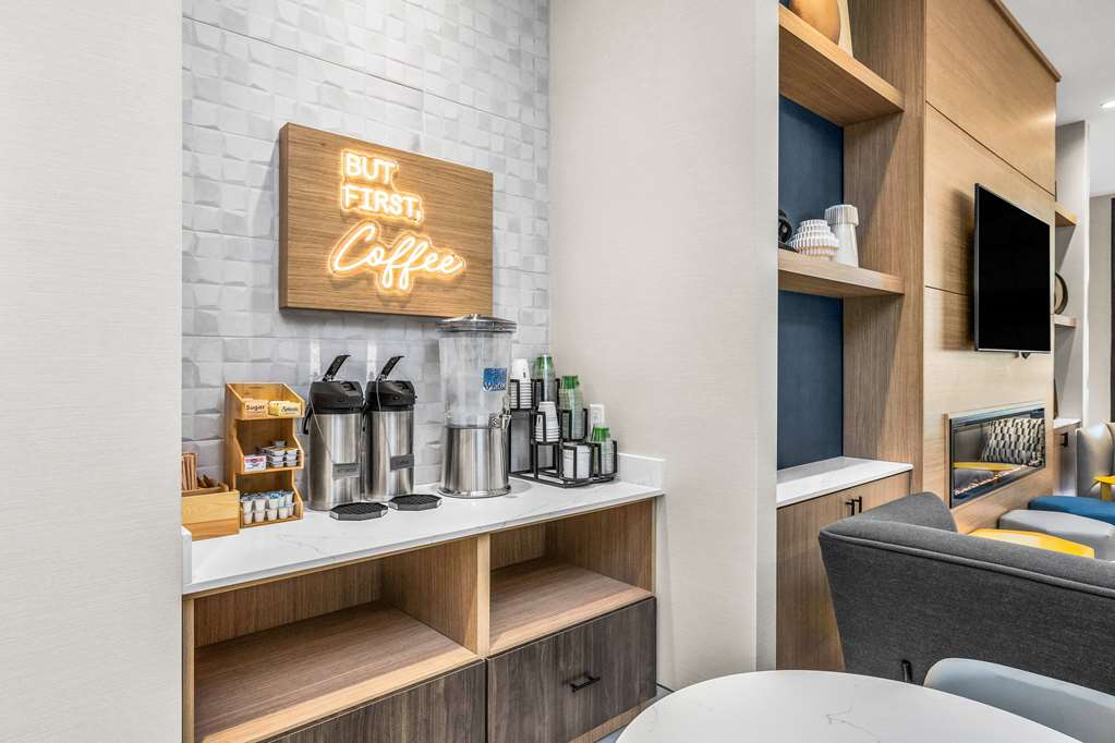 La Quinta Inn & Suites by Wyndham San Jose Airport Downtown - photo 20