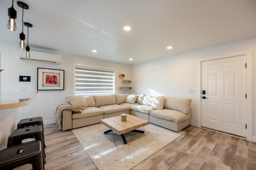 Hip Modern 3 Bedroom 21119688 — Juneau