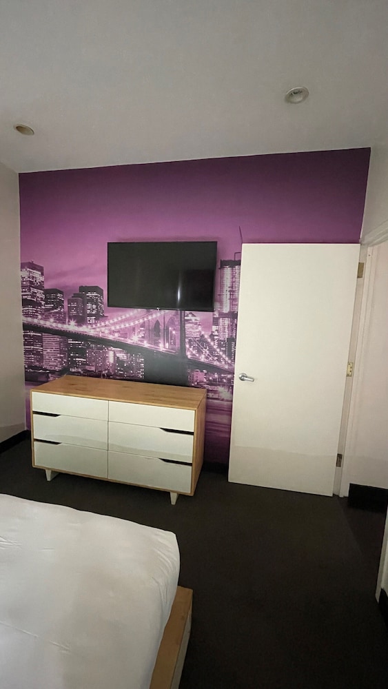 Night Hotel Broadway - photo 25