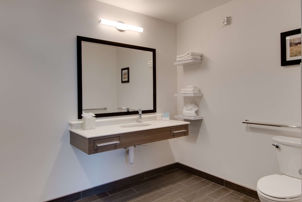 Hampton Inn & Suites Los Angeles Glendale - photo 38
