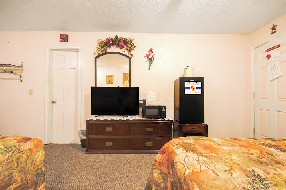 Sunflower Motel Hiawatha By OYO - photo 15
