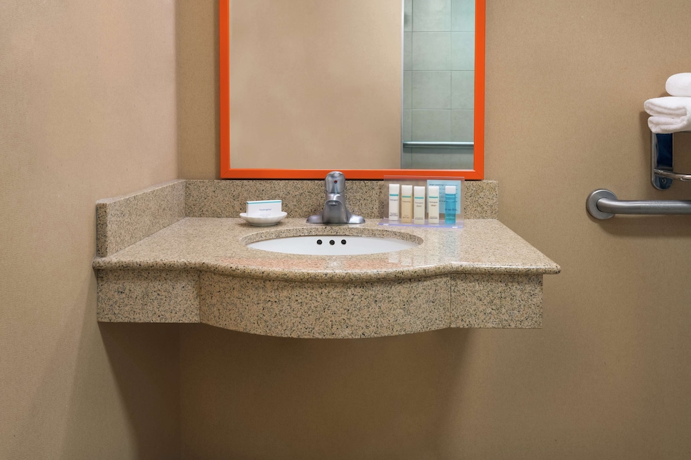 Hampton Inn Springfield South Enfield - photo 24