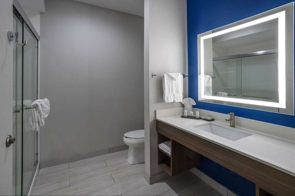 La Quinta Inn & Suites by Wyndham Valdosta - photo 42