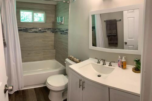 Filled with warmth and comfort Home away from home — 4-Star Luxury Hotel in Cincinnati, United States