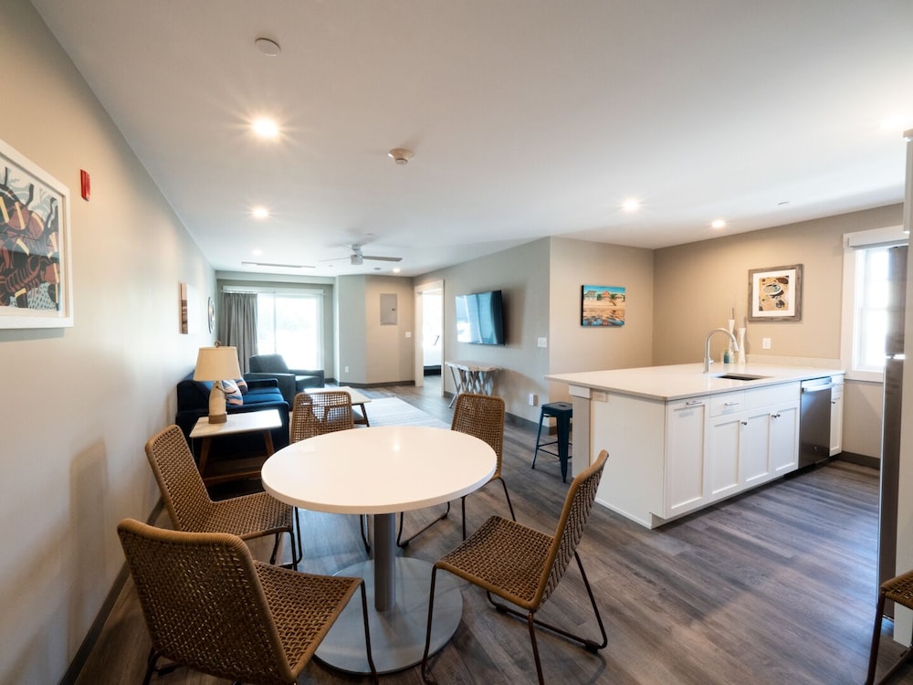 Long Beach Suites - photo 12