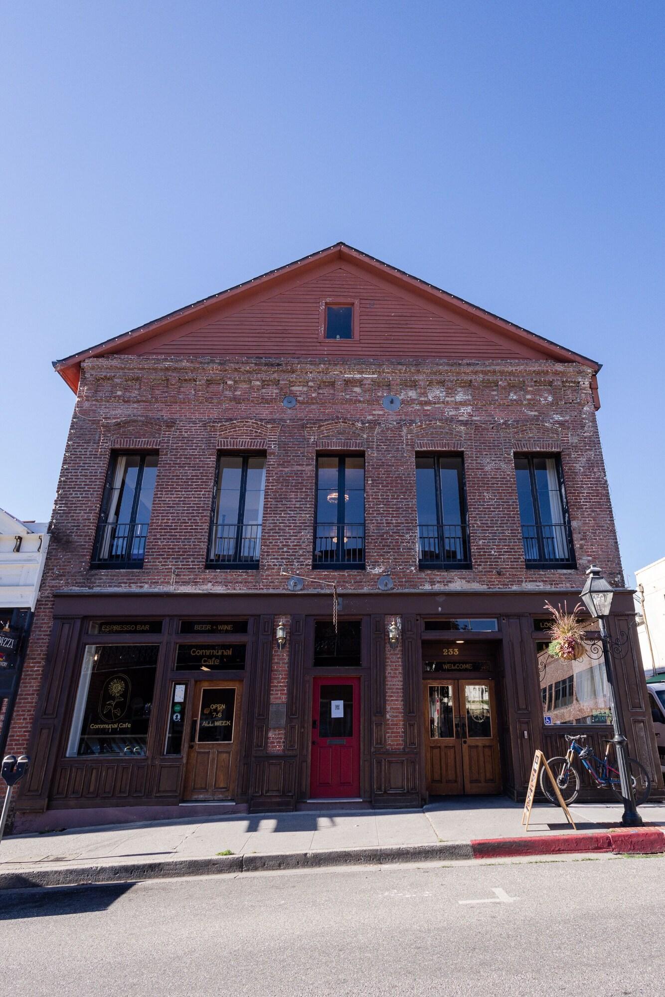 Speakeasy Suites - carbon neutral hotel in Nevada