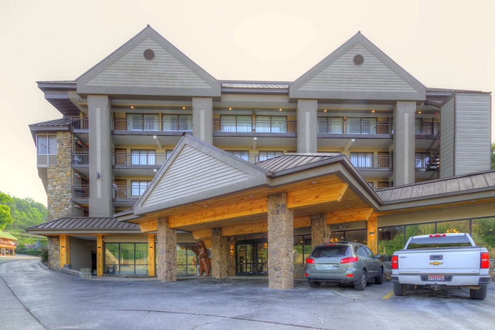 Clarion Pointe Downtown Gatlinburg - photo 41