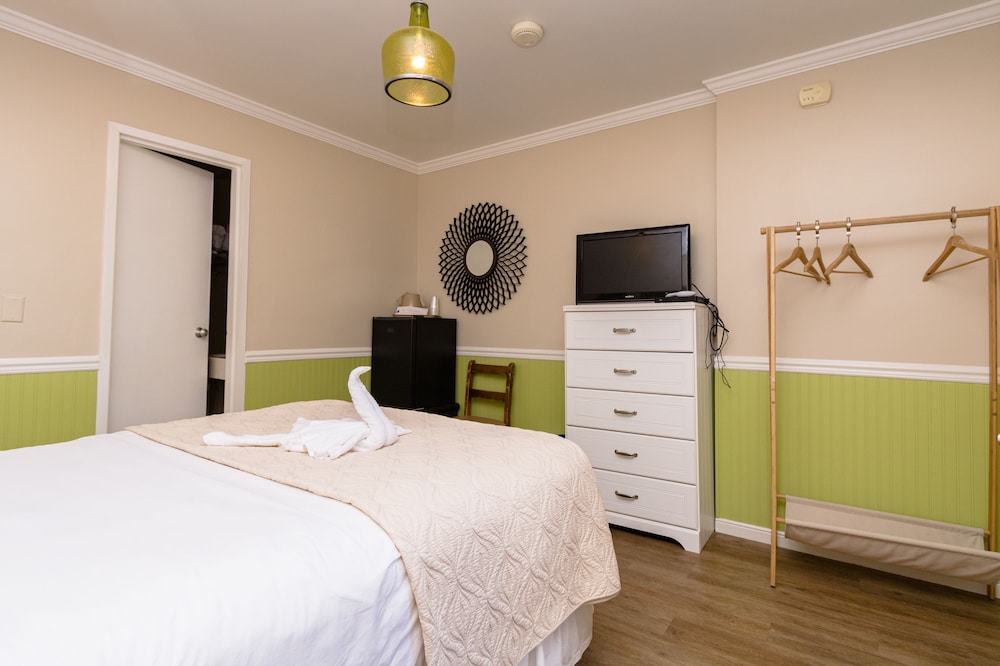 Charlroy Motel - photo 17
