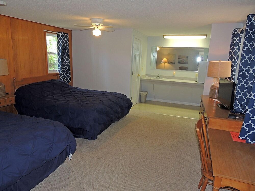 West Winds Motel & Cottages - photo 62