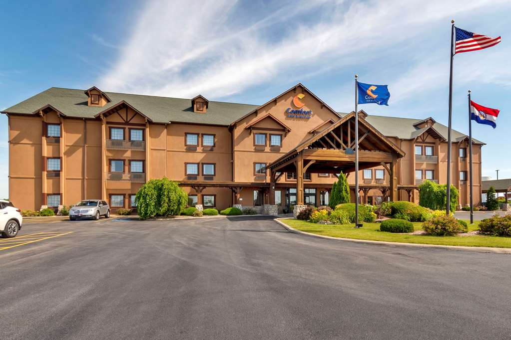 Comfort Inn & Suites Macon MO in Macon, United States