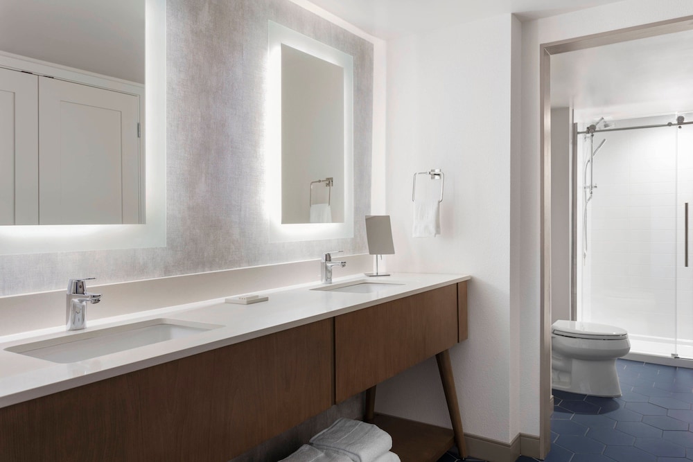 Delta Hotels by Marriott Virginia Beach Waterfront Suites - photo 23