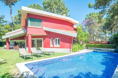 Villa das Begonias — 4-Star Luxury Hotel in Charneca, Portugal